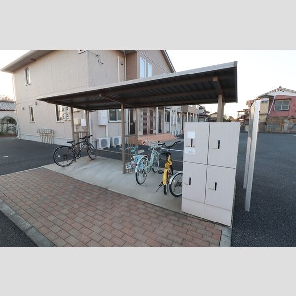 現地周辺 (駐輪場)