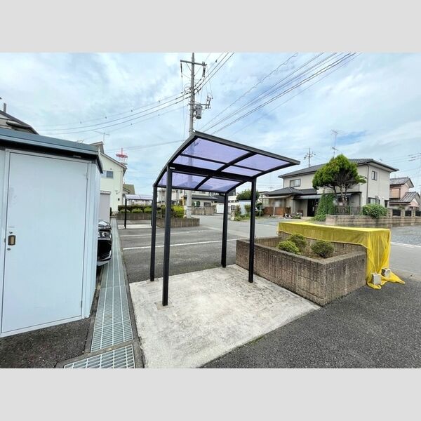 現地周辺 (駐輪場)