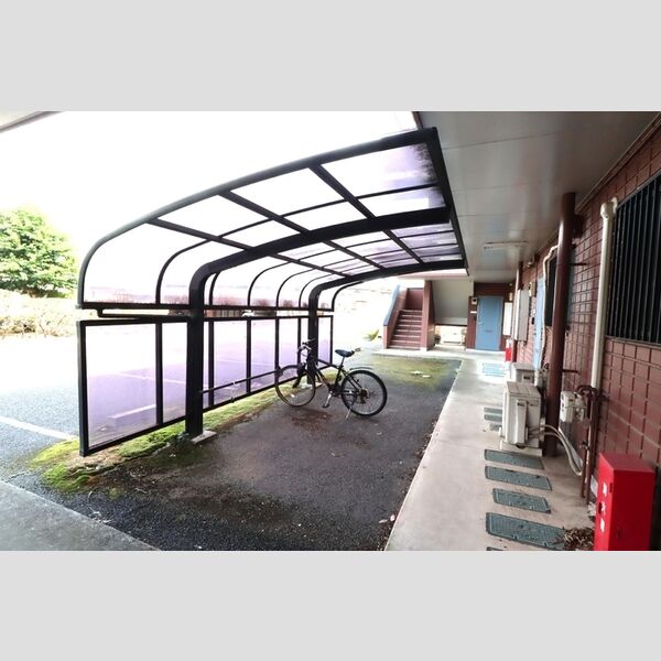 現地周辺 (駐輪場)