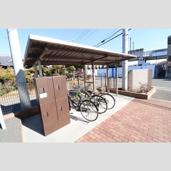 現地周辺 (駐輪場)