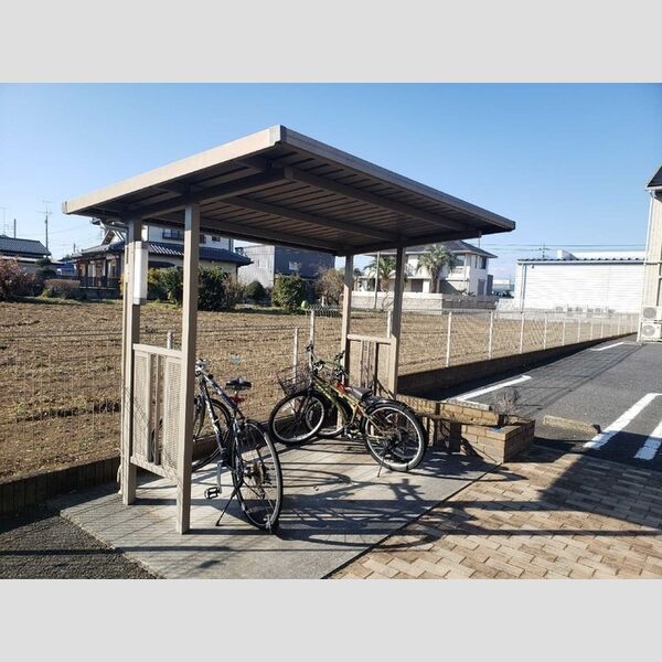 現地周辺 (駐輪場)