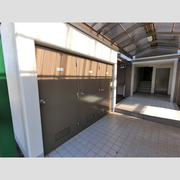 現地周辺 (物置)