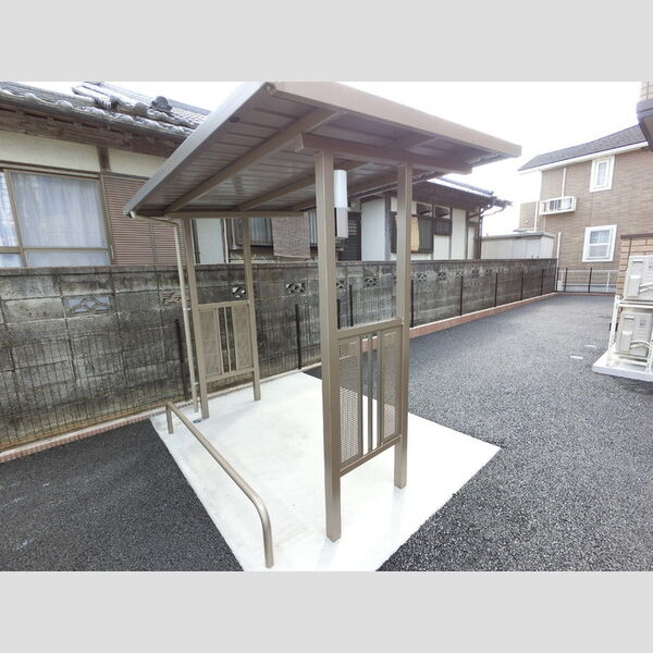 現地周辺 (駐輪場)
