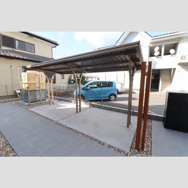 現地周辺 (駐輪場)