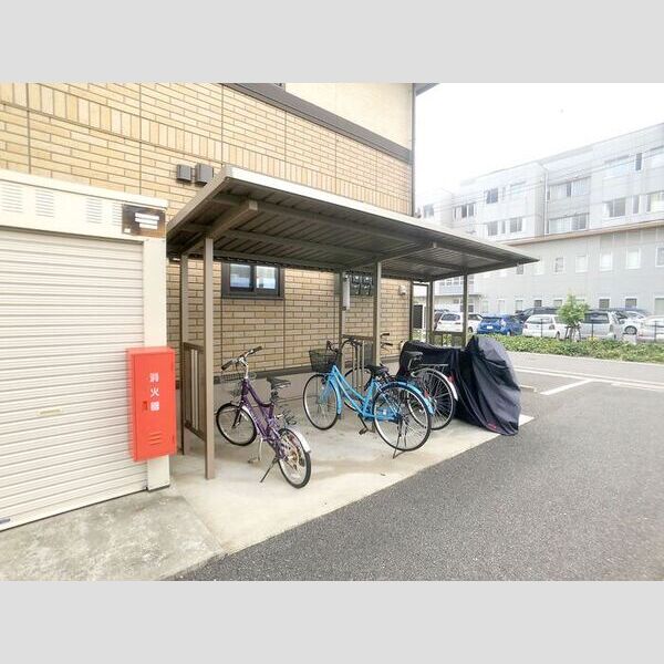 現地周辺 (駐輪場)