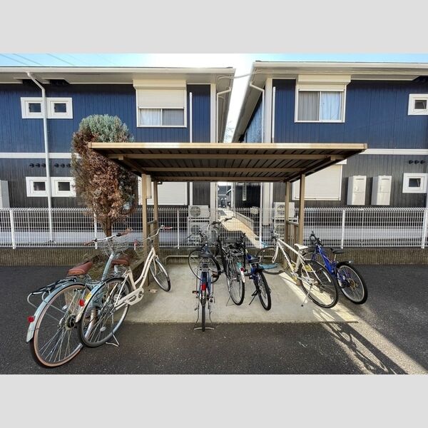 現地周辺 (駐輪場)