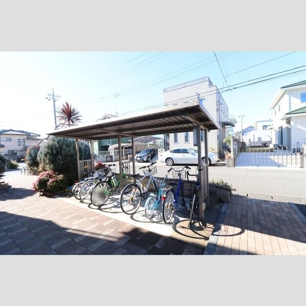 現地周辺 (駐輪場)