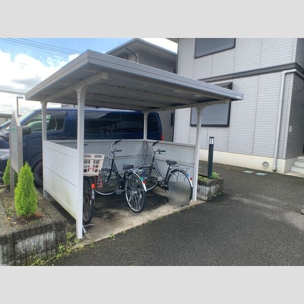 現地周辺 (駐輪場)