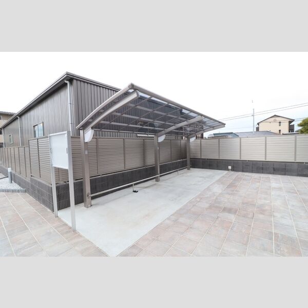 現地周辺 (駐輪場)