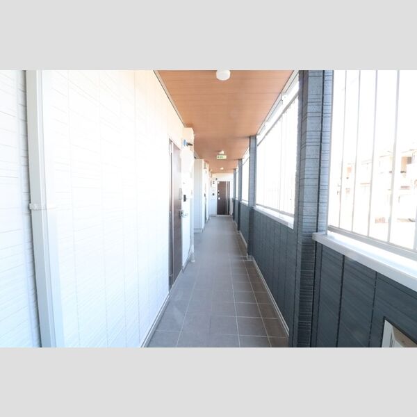 現地周辺 (共用廊下)