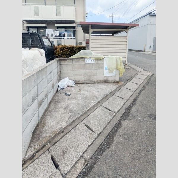 現地周辺 (ゴミステーション)