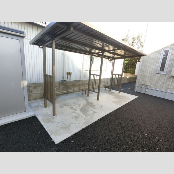 現地周辺 (駐輪場)