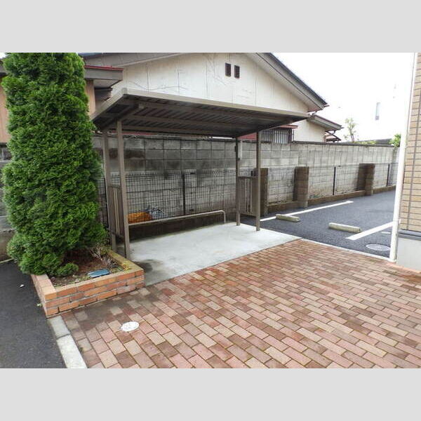 現地周辺 (駐輪場)