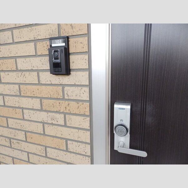 現地周辺 (玄関前)