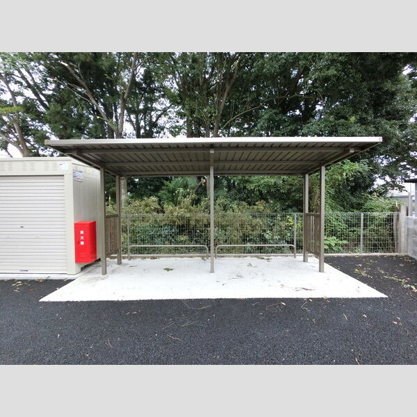 現地周辺 (駐輪場)