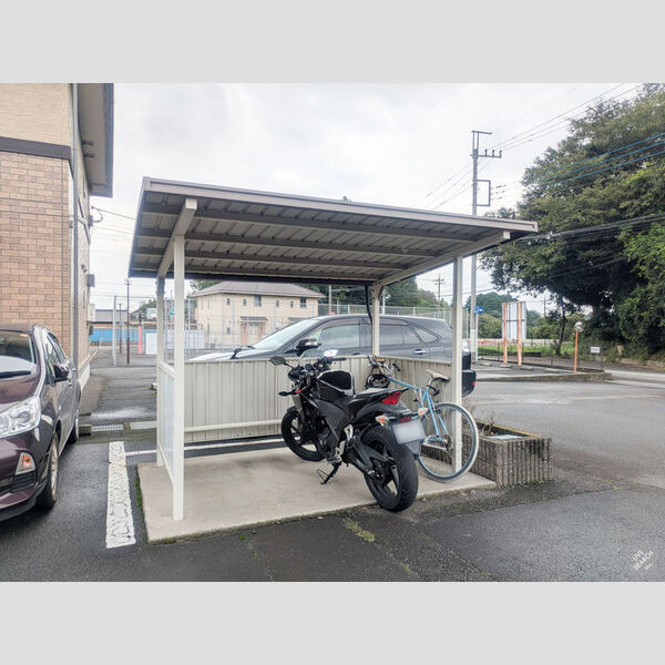 現地周辺 (駐輪場)