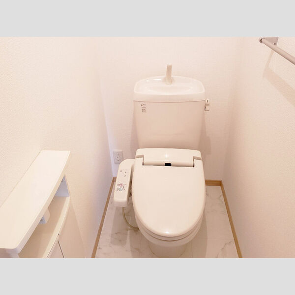 トイレ (トイレ)