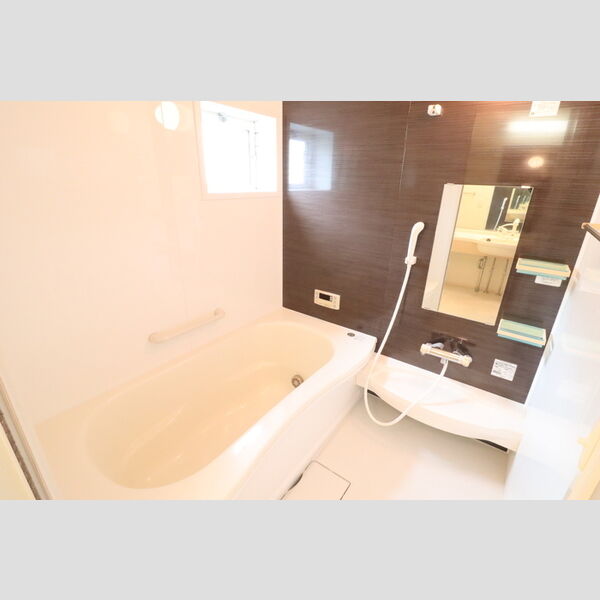 バス (窓付き浴室)