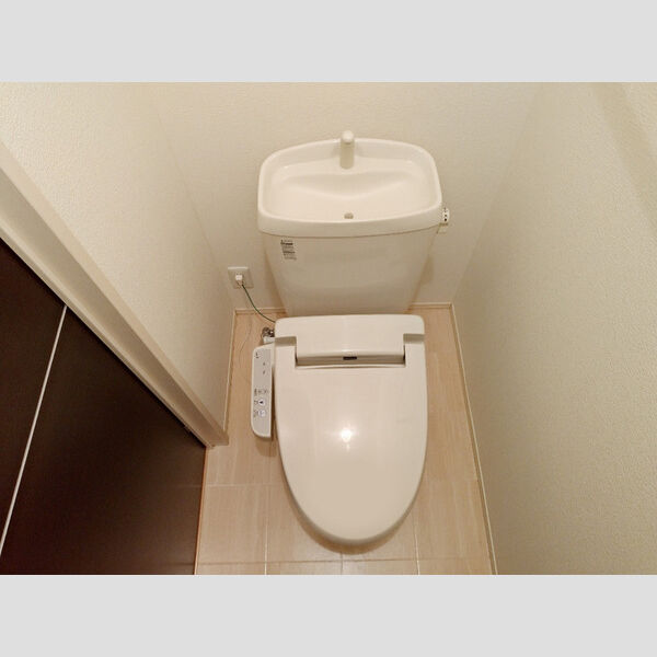 トイレ (トイレ　温水洗浄暖房便座付き)