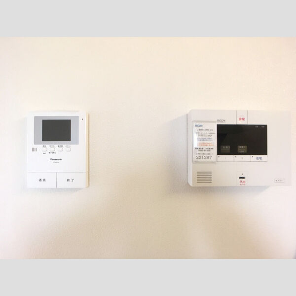 その他設備 (録画機能つきモニターフォンとセコム)