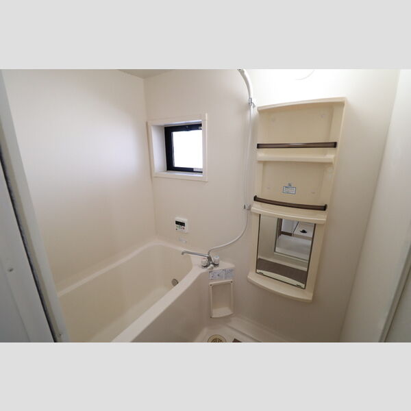 バス (換気窓のある浴室)
