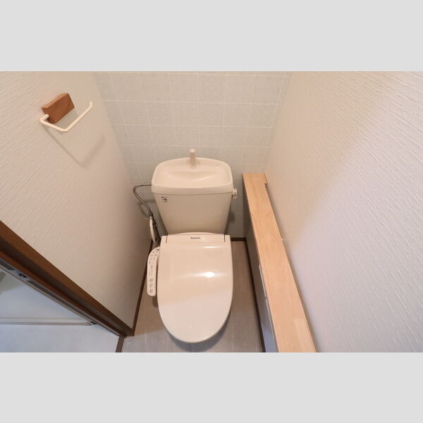 トイレ (温水洗浄暖房便座つきトイレ)