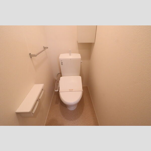 トイレ (温水洗浄暖房便座付きトイレ)