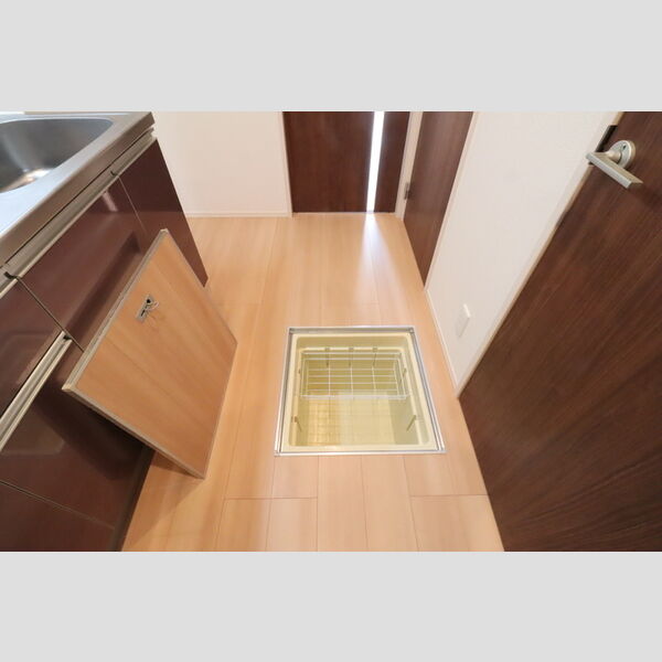 収納 (床下収納庫)