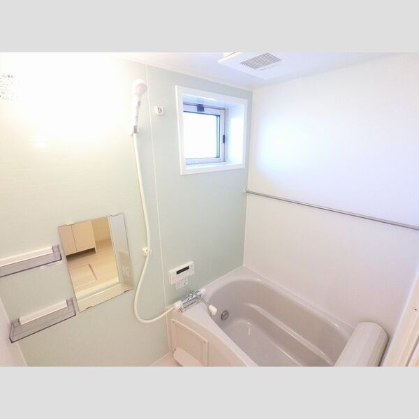 バス (換気窓付き浴室)