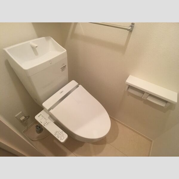 トイレ (温水洗浄暖房便座付き)