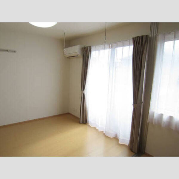 居室・リビング (206 洋室8.2帖、サービスルーム3帖 カーテン、照明付き)