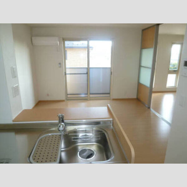 居室・リビング (南向きの対面キッチンタイプのLDK11帖です。)