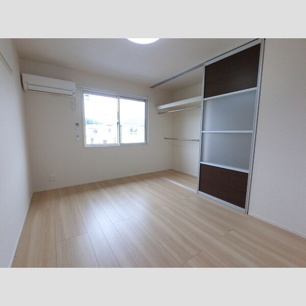 その他 (北側洋室)