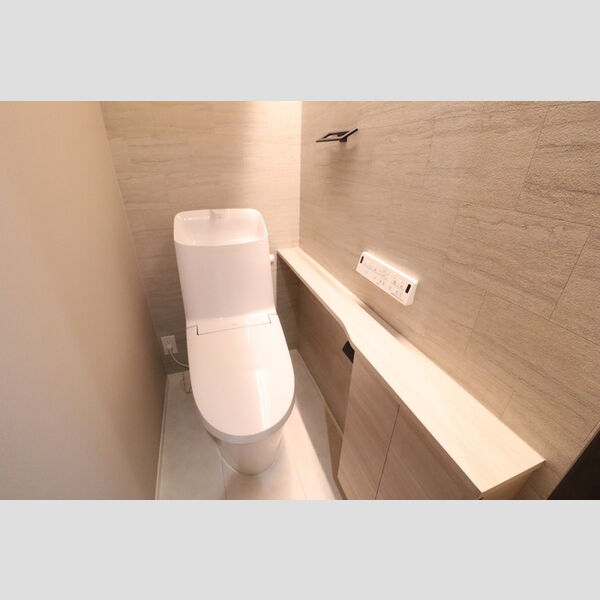 トイレ (温水洗浄暖房便座つきトイレ)