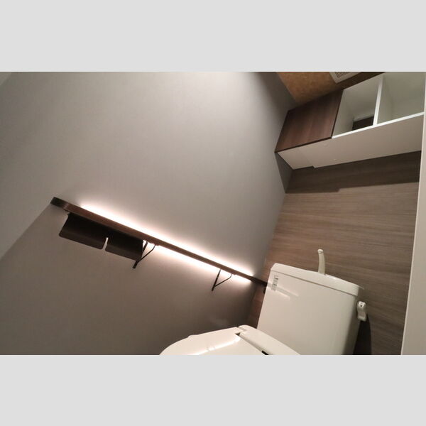 トイレ (温水洗浄暖房便座つきトイレ)