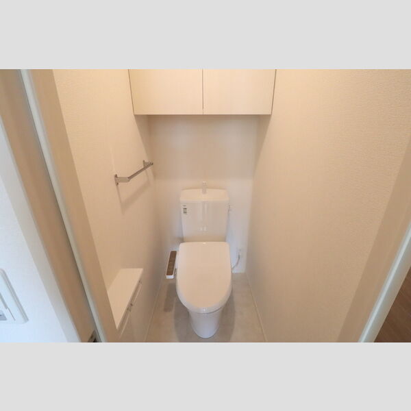 トイレ (温水洗浄暖房便座付きトイレ)