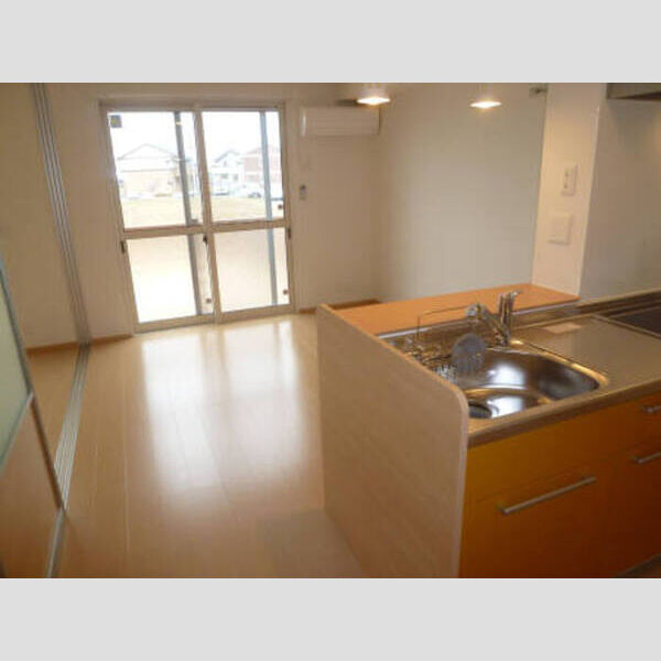 その他 (LDK10.2帖です。大型専用庭付きです。)