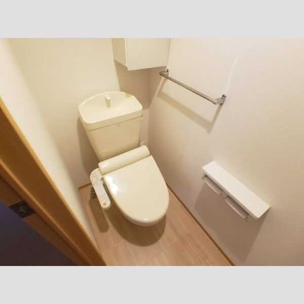 トイレ (温水洗浄暖房便座付きトイレ)