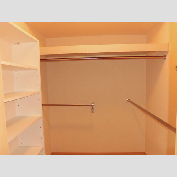 収納 (洋室6.1帖　ウォークインクローゼット)