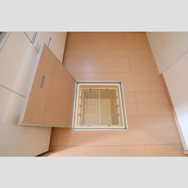 その他 (床下収納庫)