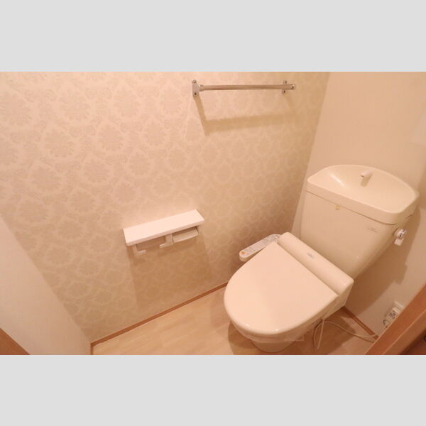 トイレ (温水洗浄暖房便座つきトイレ)