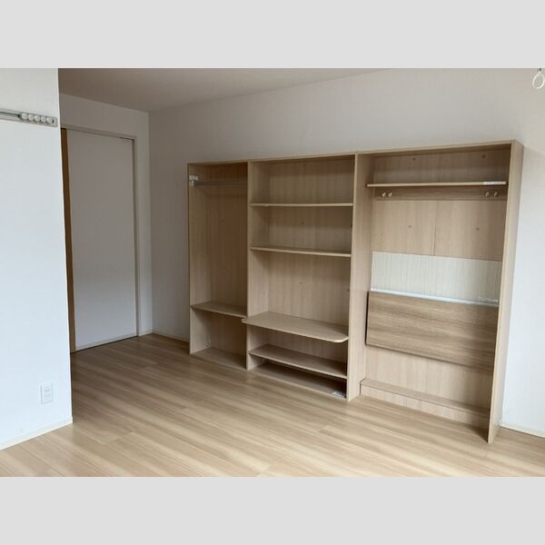 その他 (洋室壁面収納)