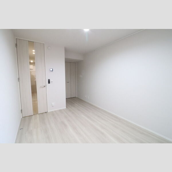 その他 (洋室(窓側より))