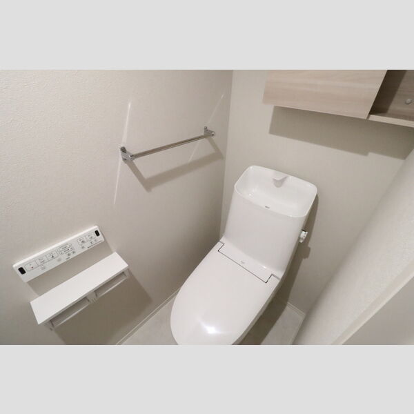 トイレ (温水洗浄暖房便座つきトイレ)