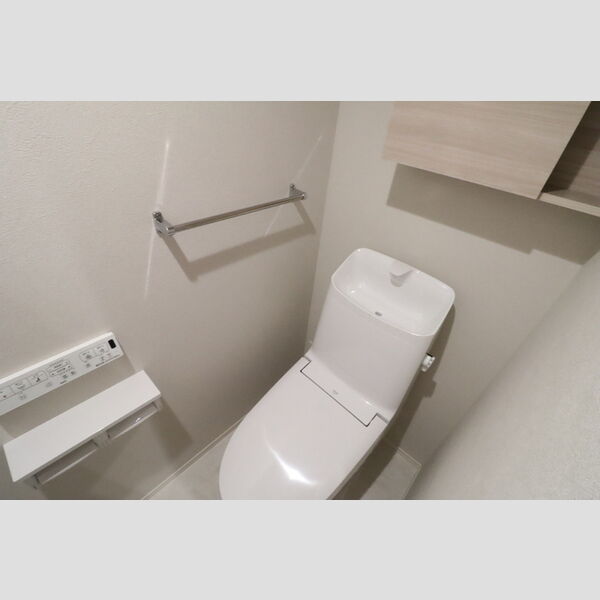 トイレ (温水洗浄暖房便座つきトイレ)