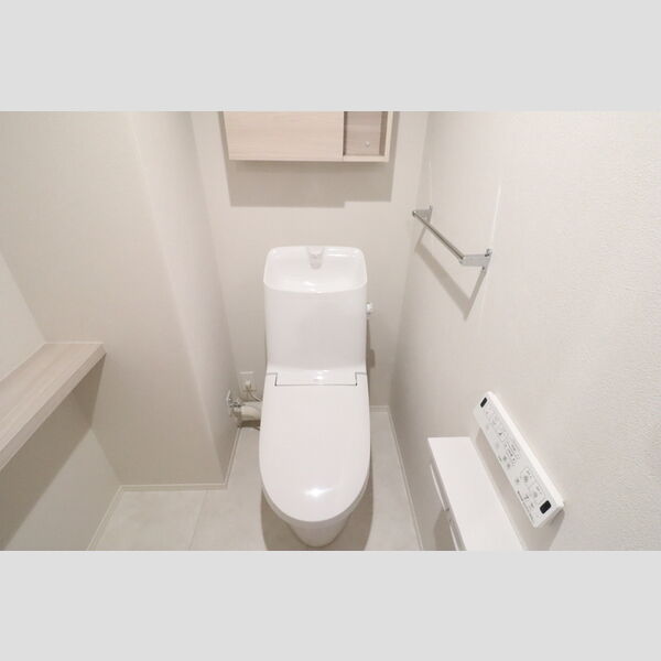 トイレ (温水洗浄暖房便座つきトイレ)