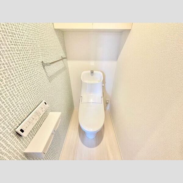 トイレ (温水洗浄暖房便座付きトイレ)