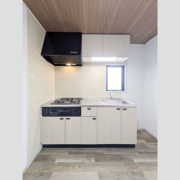 キッチン (三口コンロのシステムキッチン)