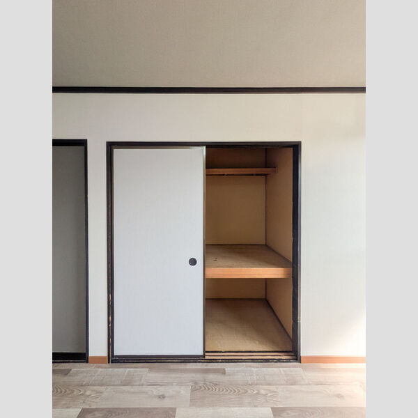 収納 (南洋室物入)