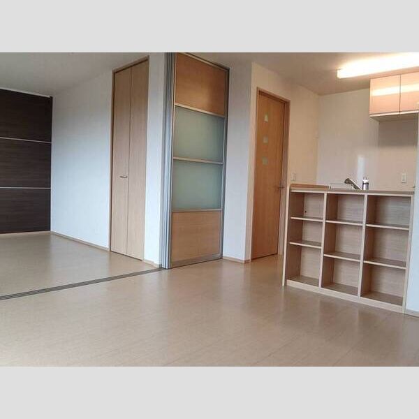 居室・リビング (リビングから洋室)